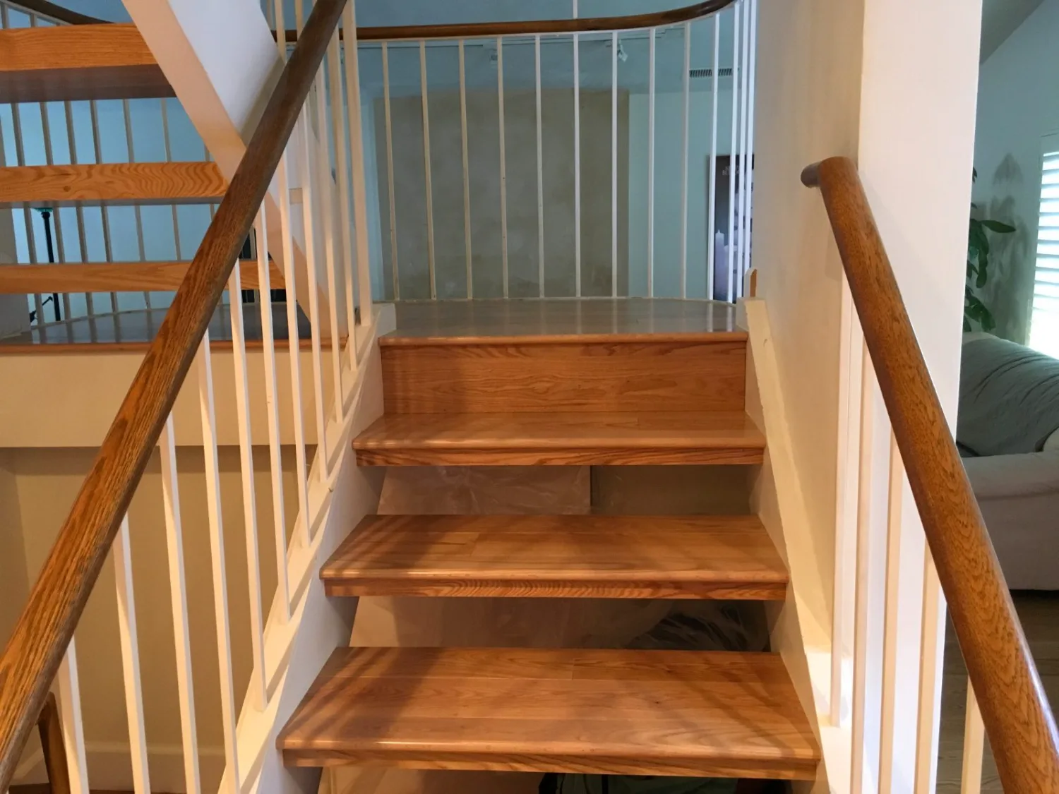 Oak hardwood stair treads with open risers